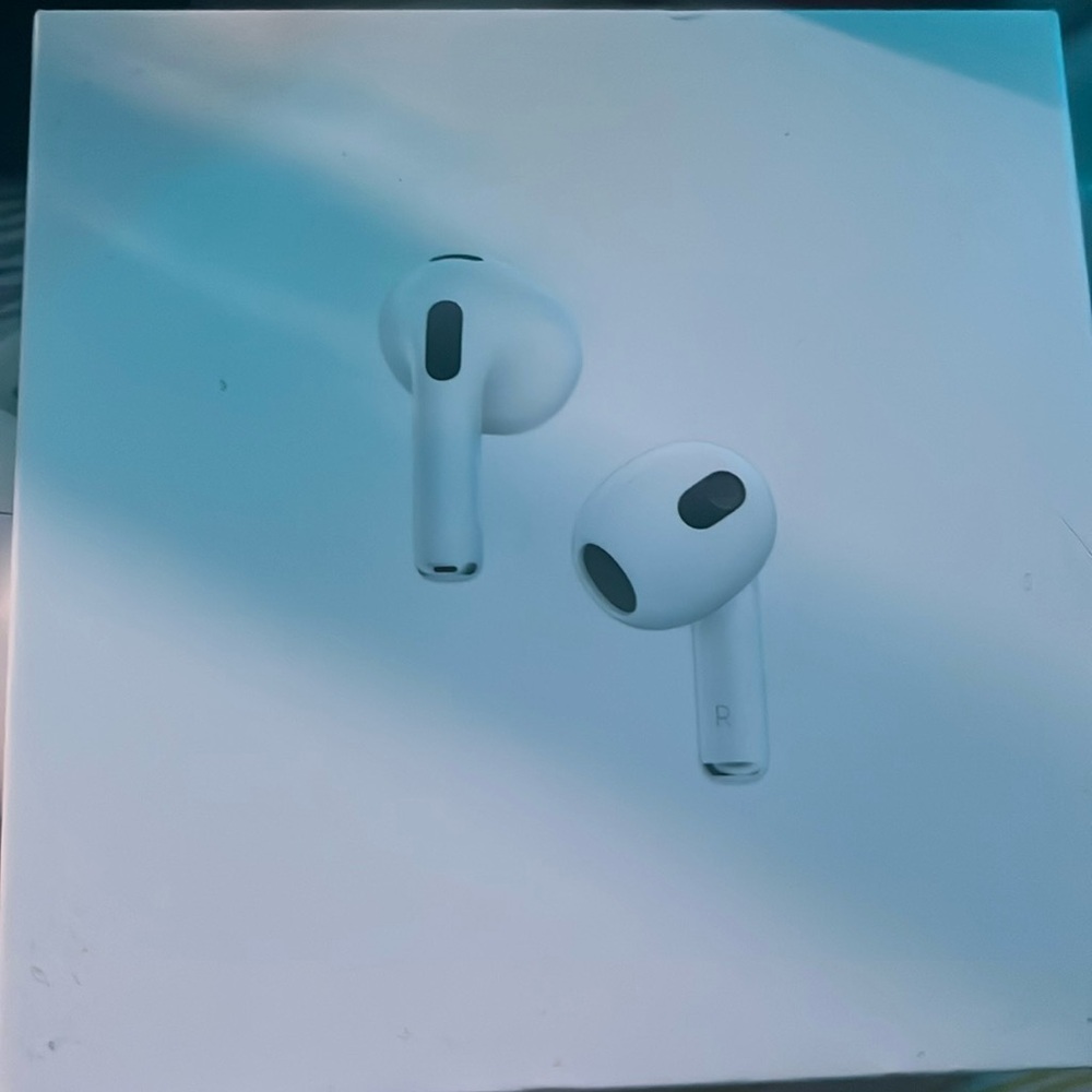 AirPods 3 like new with box and garantice READ THE DESCRIPTION.
